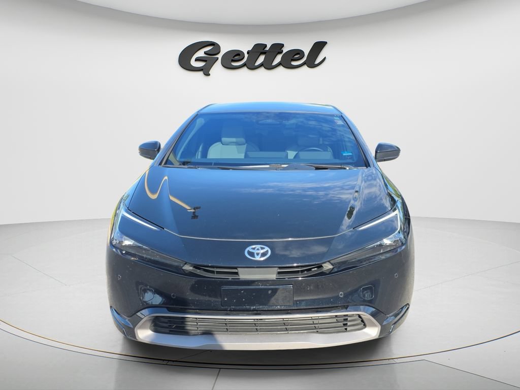 Used 2024 Toyota Prius XLE FWD image 2