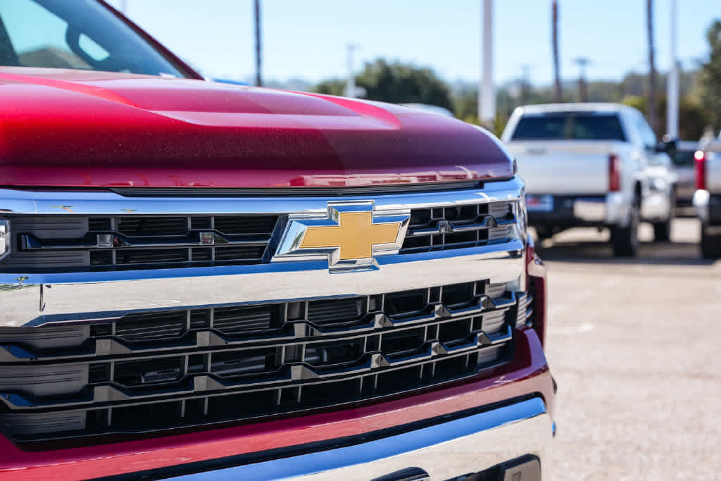 Used 2023 Chevrolet Silverado 1500 LT AWD/4WD image 5