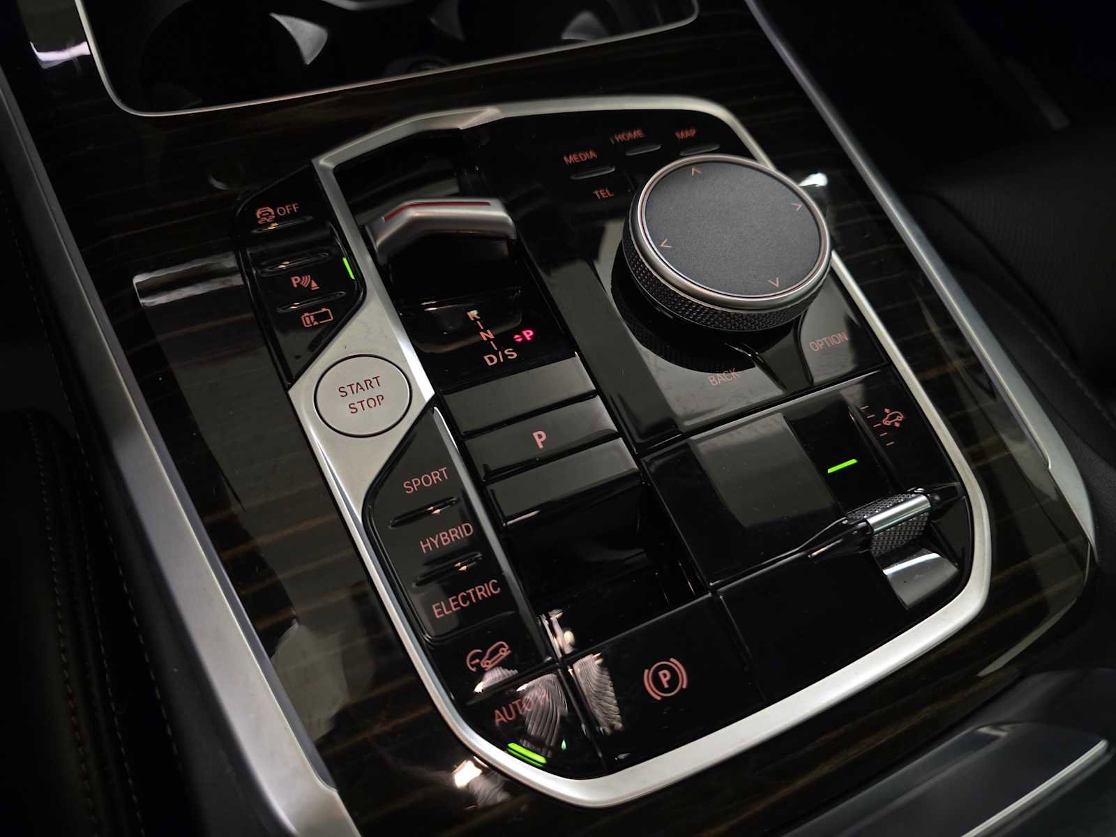 Used 2025 BMW X5 xDrive50e image 36