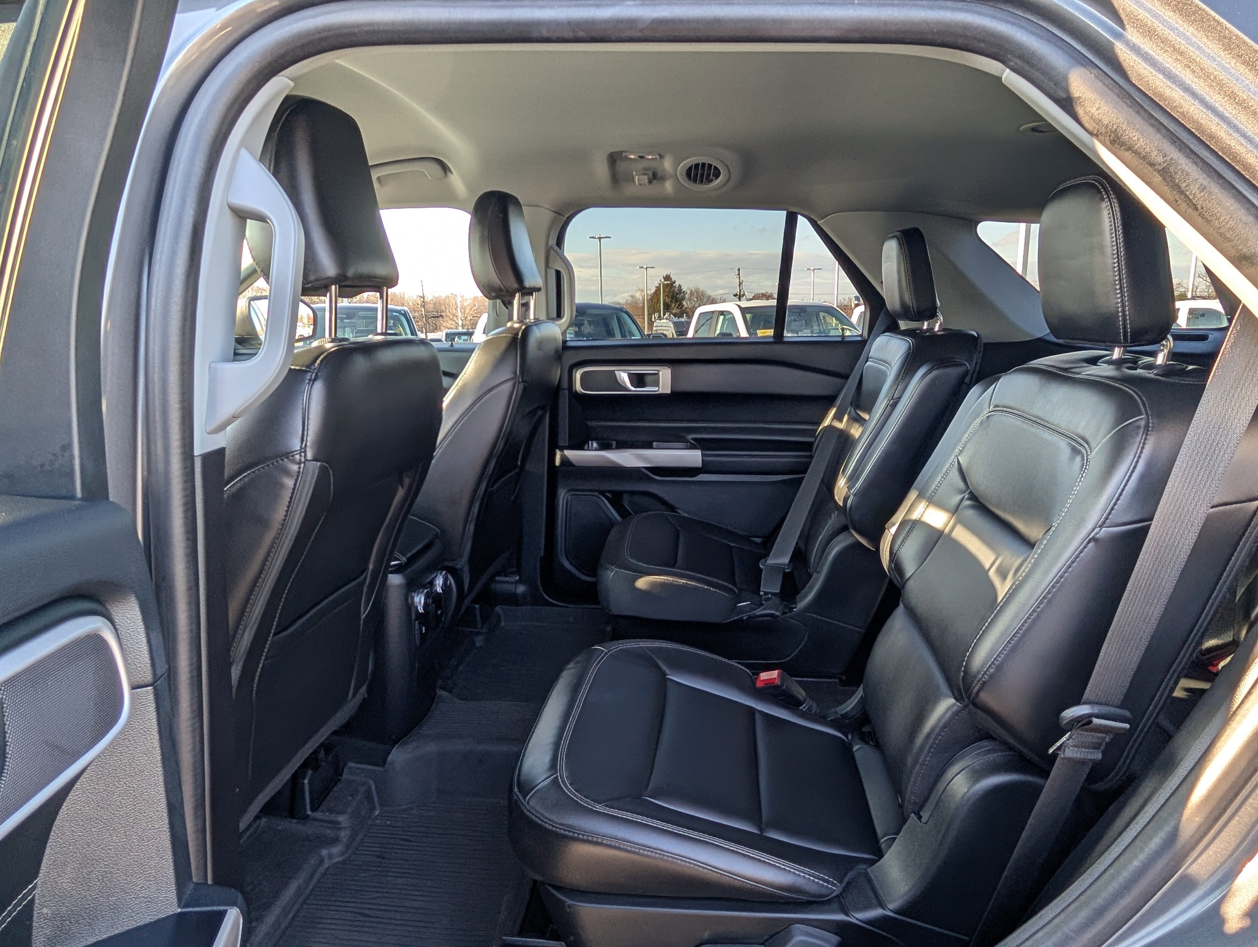 Certified 2022 Ford Explorer XLT w/ Equipment Group 202A image 15