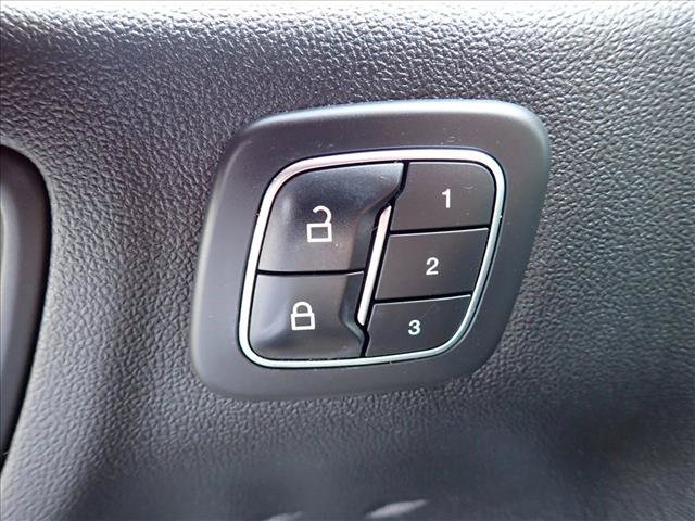 Used 2020 Ford Escape Titanium AWD/4WD image 16
