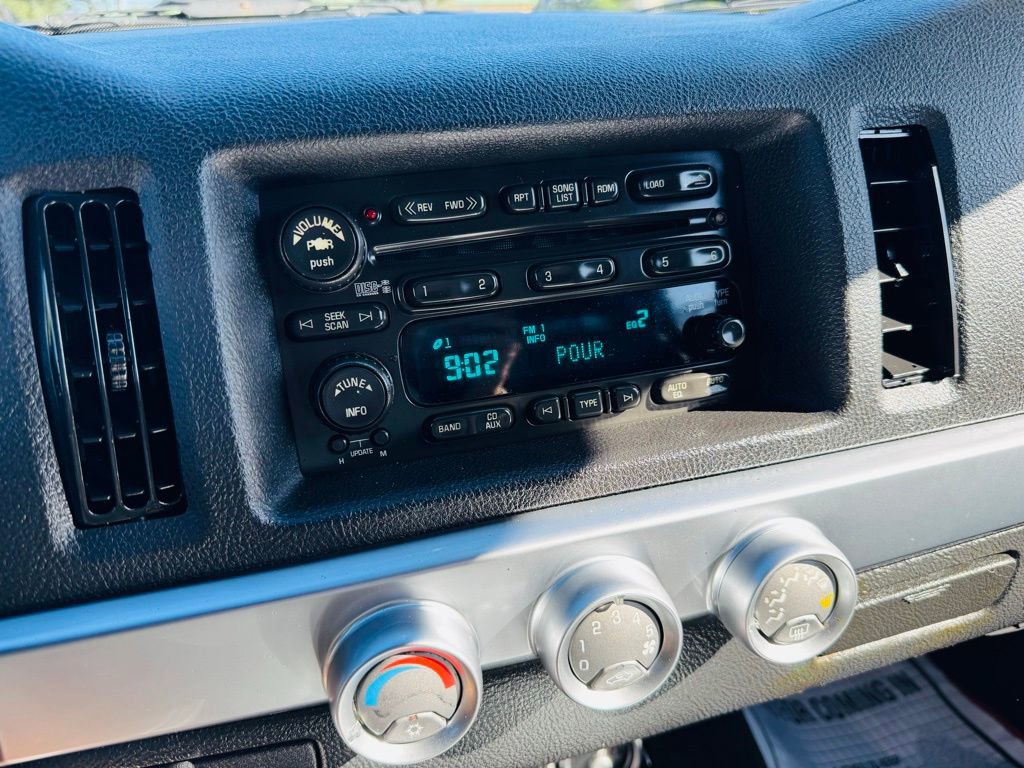 Used 2006 Chevrolet SSR w/ Preferred Equipment Group image 25