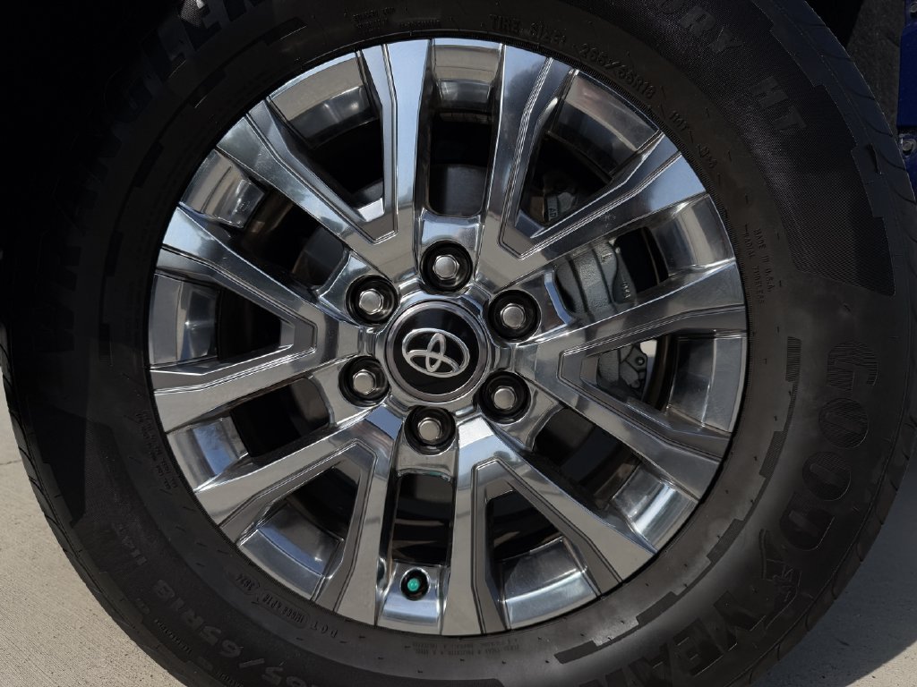 Used 2025 Toyota Tacoma Limited AWD/4WD image 9