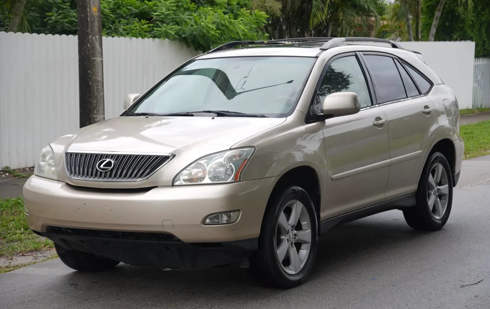 Used 2004 Lexus RX 330 w/ Premium Pkg FWD image 4