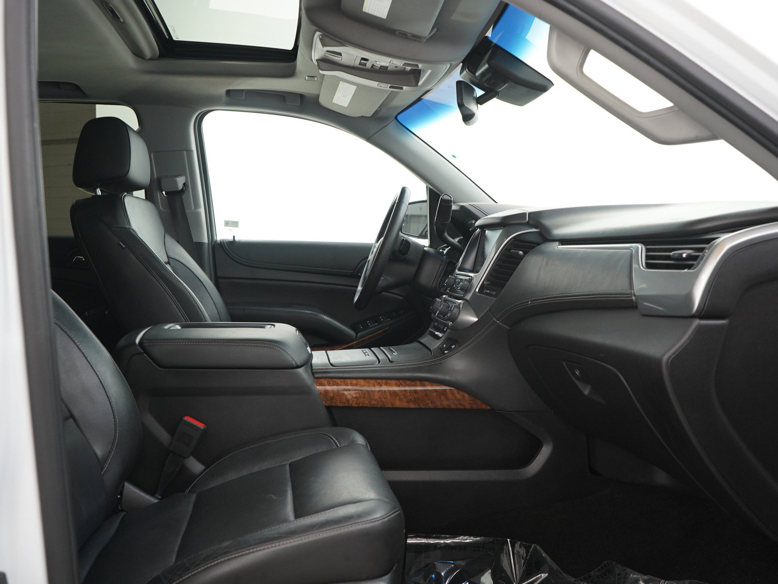 Used 2018 Chevrolet Suburban Premier w/ RST Edition AWD/4WD image 14