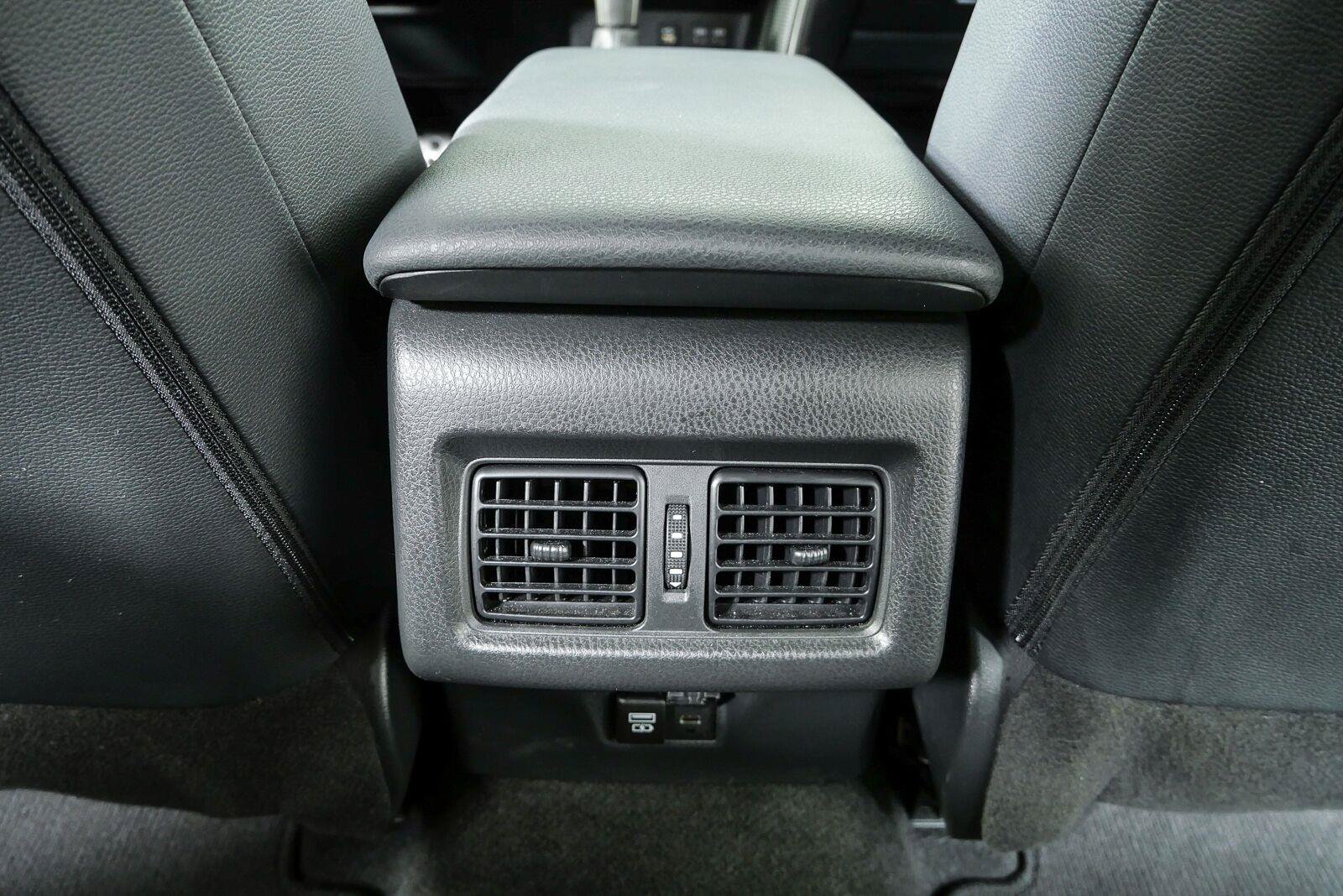 Used 2025 Toyota Camry SE w/ Convenience Package FWD image 18