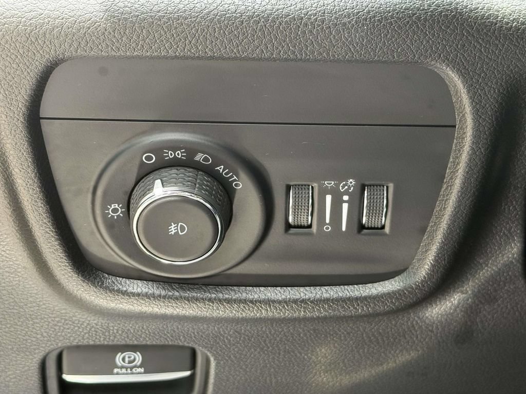 Used 2023 Jeep Grand Cherokee Summit w/ Adv Protech Group IV AWD/4WD image 25