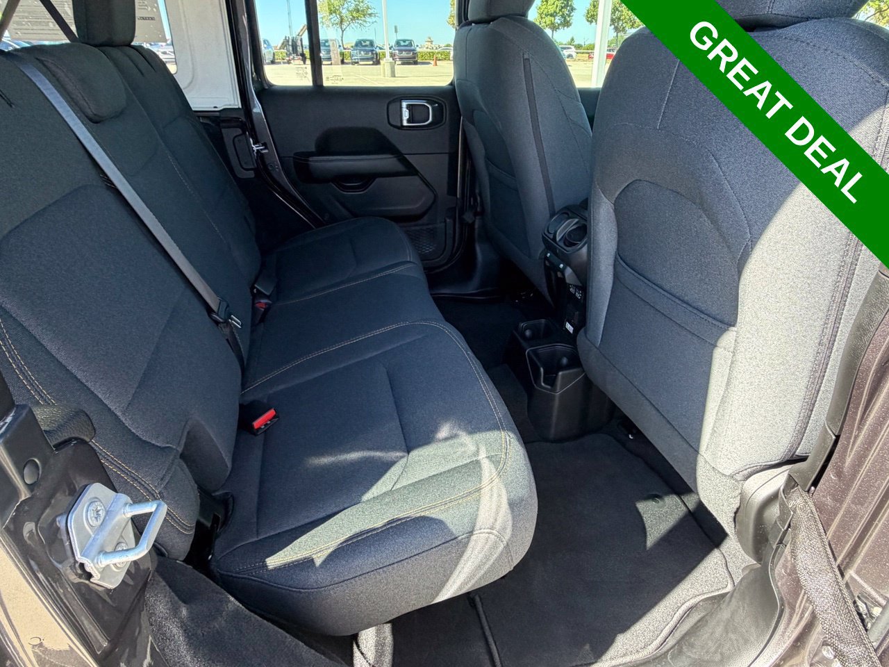 Used 2026 Jeep Wrangler Unlimited Sahara AWD/4WD image 37