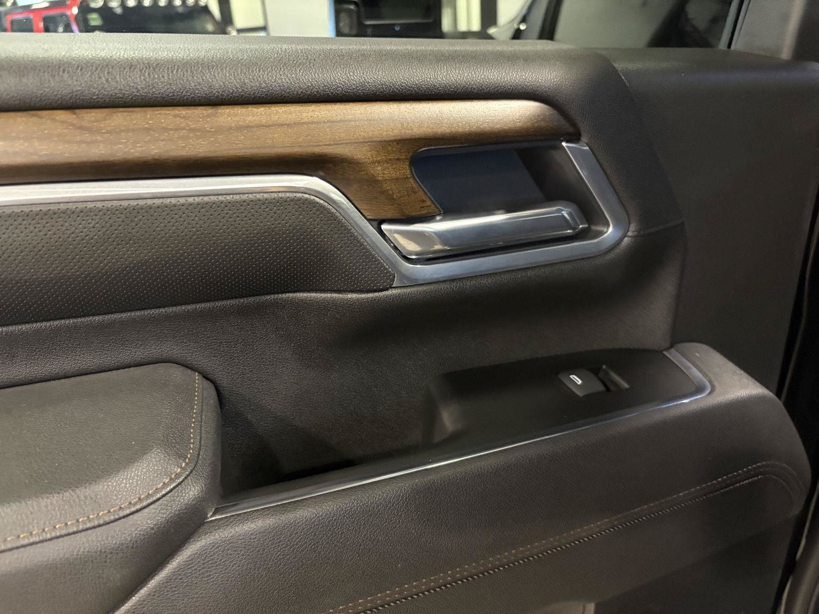Used 2025 Chevrolet Silverado 2500 High Country w/ High Country Premium Package AWD/4WD image 35