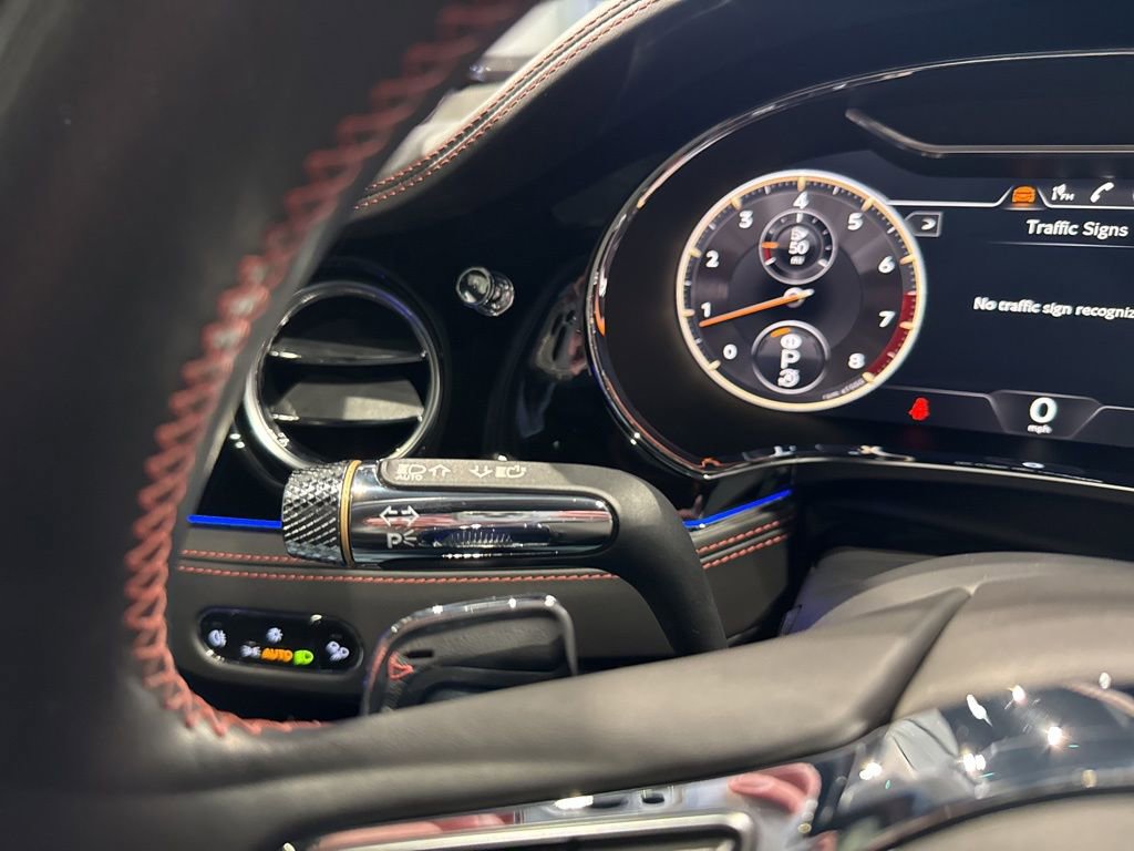 Used 2022 Bentley Flying Spur V8 image 38