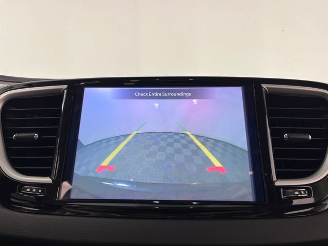Used 2024 Chrysler Pacifica Touring-L FWD image 27