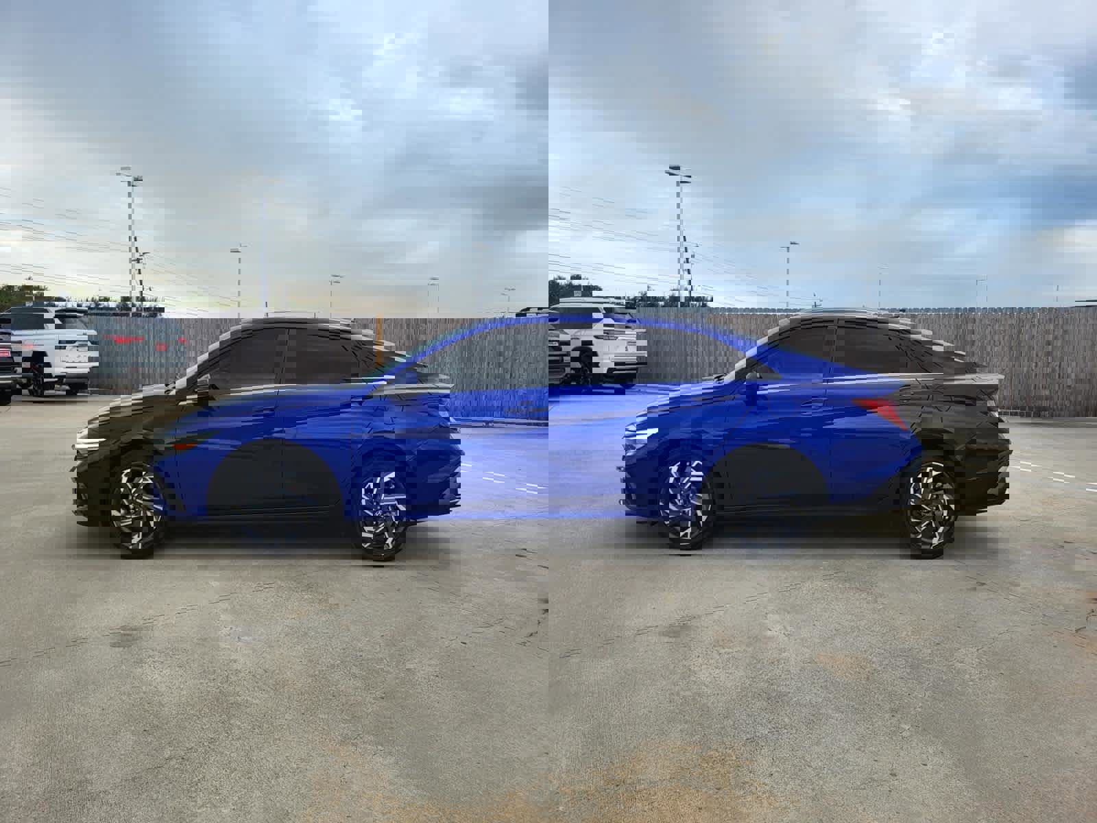 Used 2024 Hyundai Elantra Limited image 2