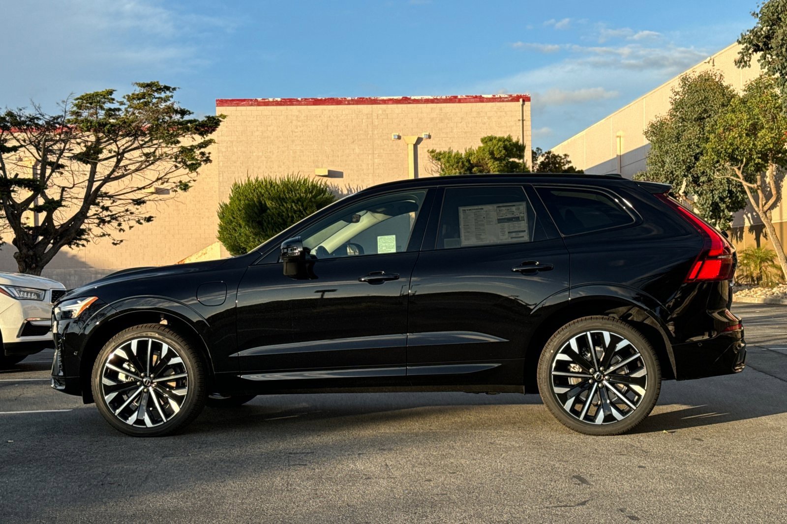 New 2026 Volvo XC60 T8 Ultra w/ Protection Package Premier image 2