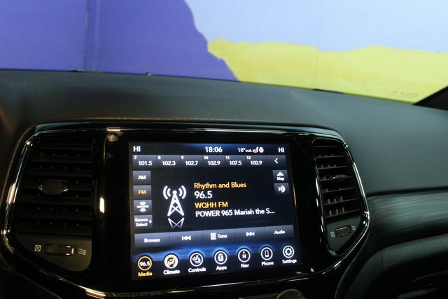 Used 2020 Jeep Grand Cherokee Altitude image 15