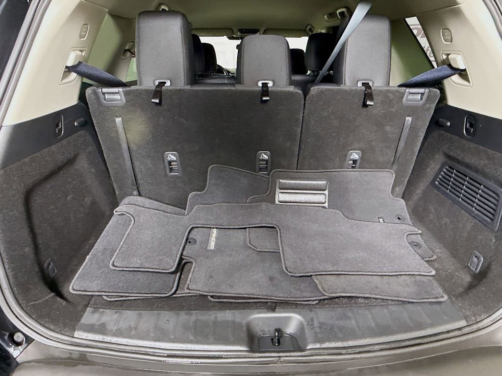 Certified 2024 Nissan Pathfinder SV w/ Black Appearance Package image 28