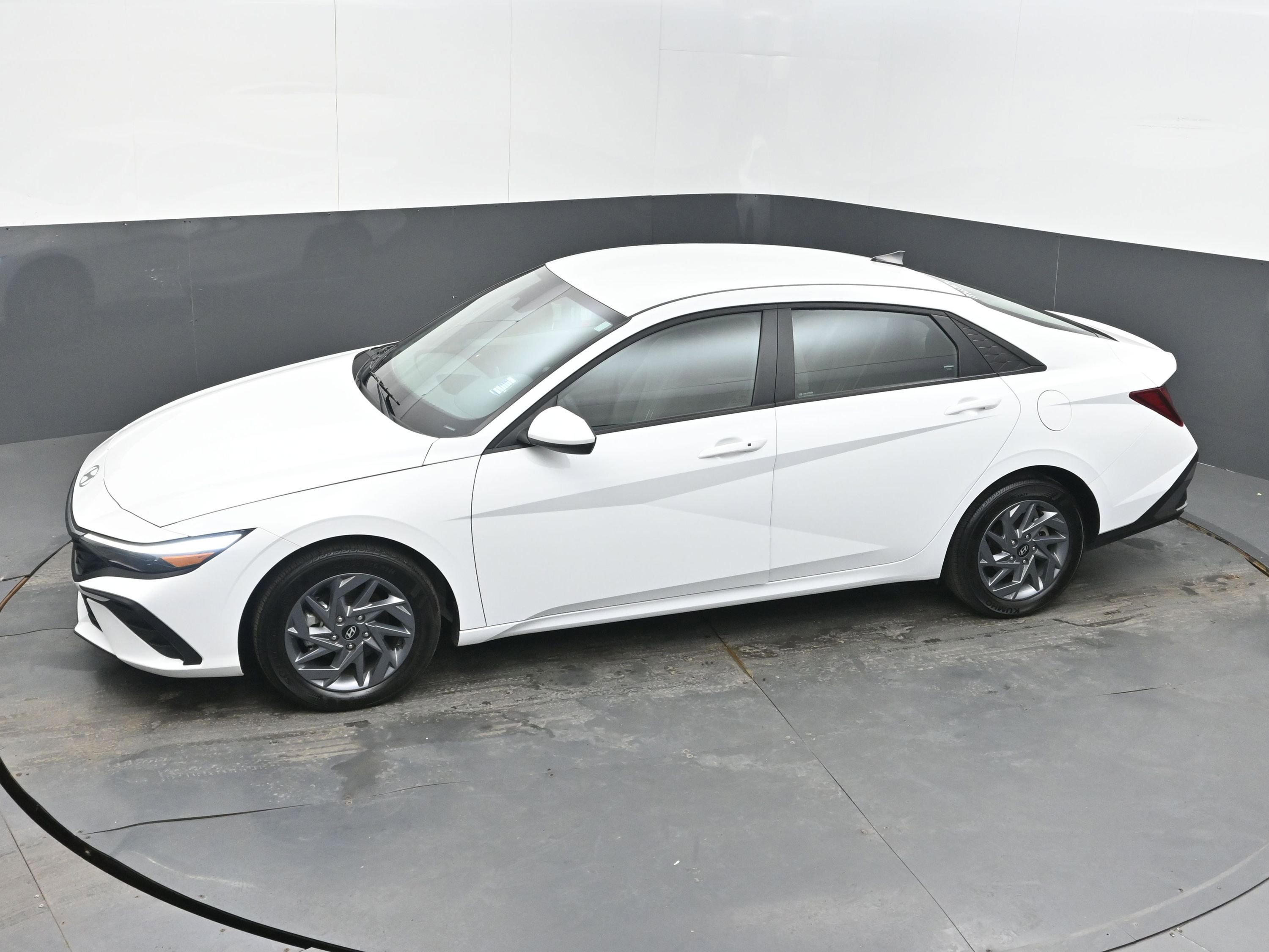 Used 2024 Hyundai Elantra SEL image 46