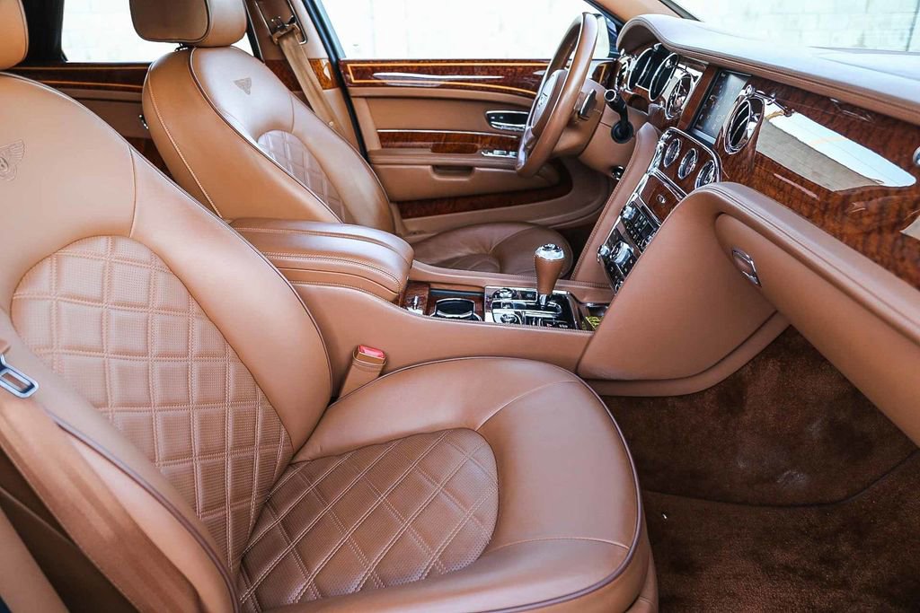 Used 2014 Bentley Mulsanne image 18