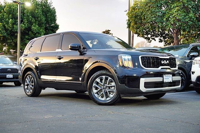 Used 2024 Kia Telluride LX image 2