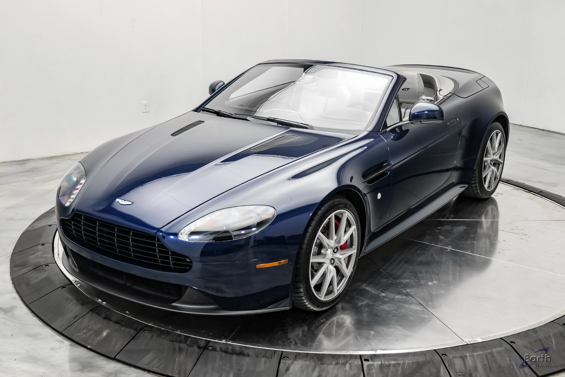 Used 2015 Aston Martin V8 Vantage GT RWD image 8