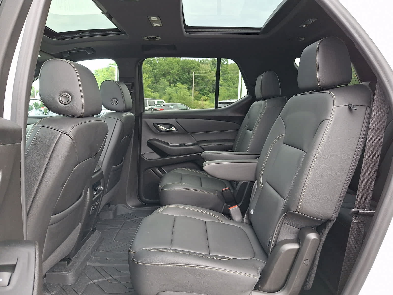 Used 2023 Chevrolet Traverse LT w/ LT Premium Package AWD/4WD image 11