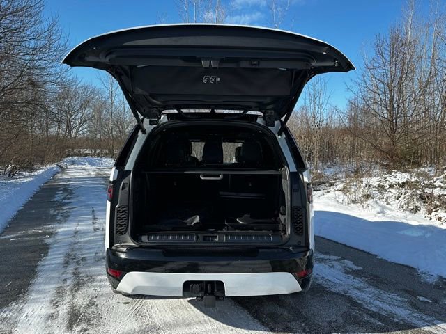 Used 2023 Land Rover Discovery S R-Dynamic image 16