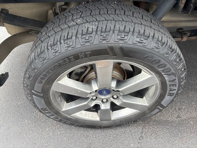 Used 2016 Ford F150 XLT w/ Equipment Group 302A Luxury AWD/4WD image 4