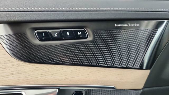 New 2026 Volvo XC90 B5 Plus w/ Protection Package AWD/4WD image 11