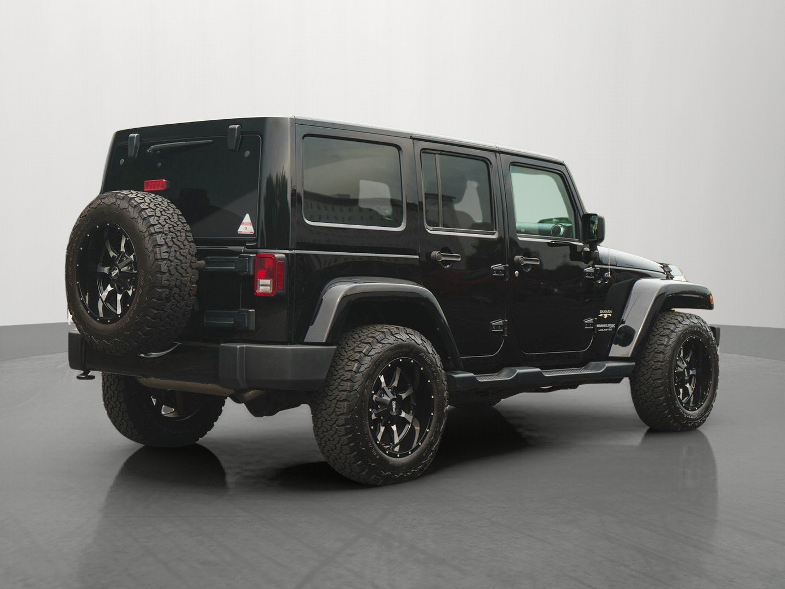 Used 2018 Jeep Wrangler Unlimited Sahara w/ Connectivity Group AWD/4WD image 7