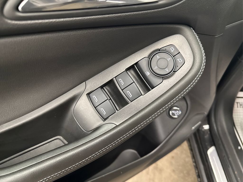 Used 2025 Buick Encore GX Avenir w/ Avenir Technology Package image 35