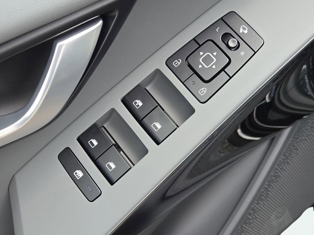 New 2025 Kia Niro EX Touring image 16
