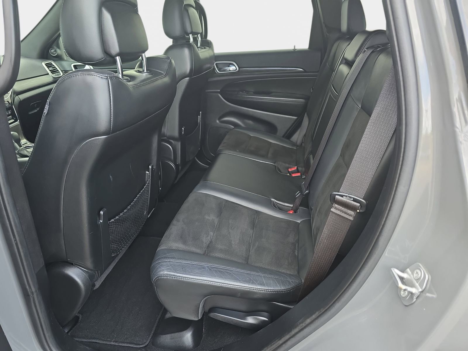 Used 2019 Jeep Grand Cherokee Altitude AWD/4WD image 18