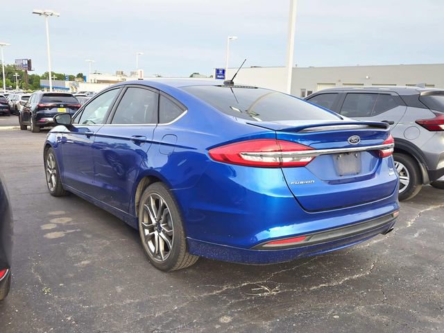 Used 2017 Ford Fusion SE w/ Equipment Group 201A FWD image 2