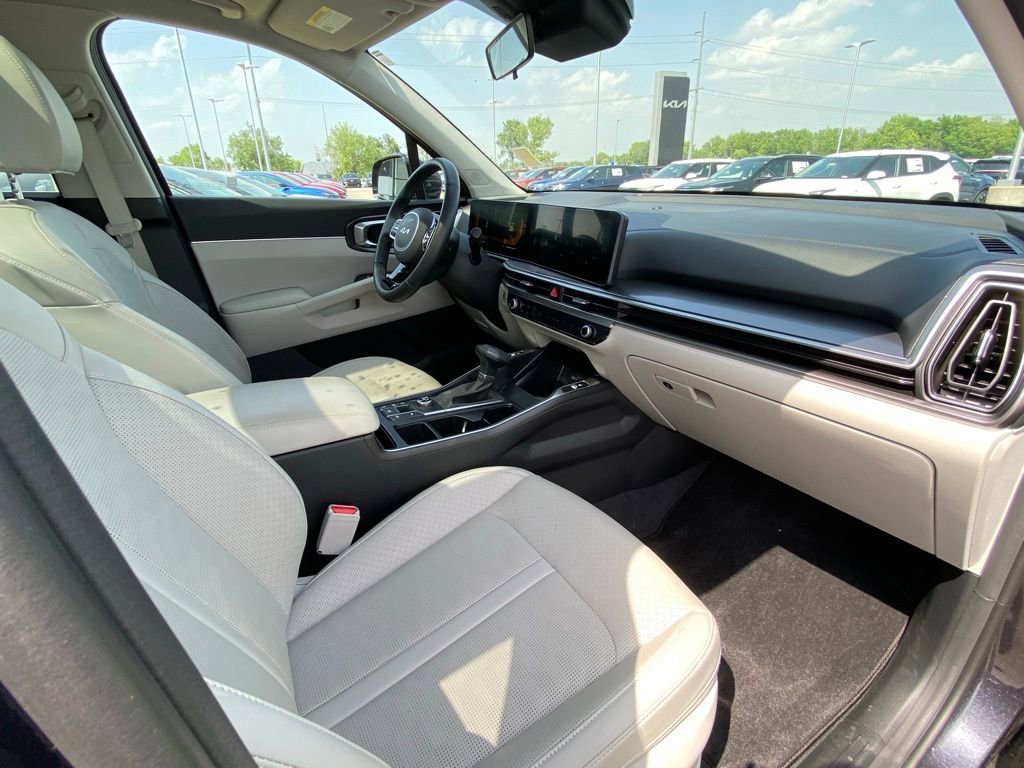 Certified 2025 Kia Sorento S w/ Panoramic Sunroof Package FWD image 30