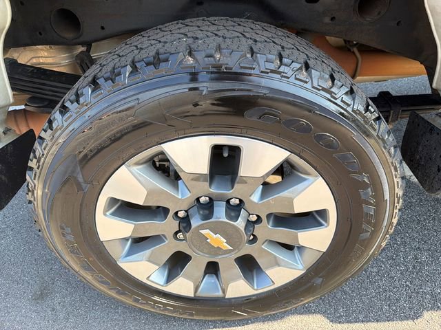 Used 2022 Chevrolet Silverado 2500 Custom w/ Custom Value Package image 17