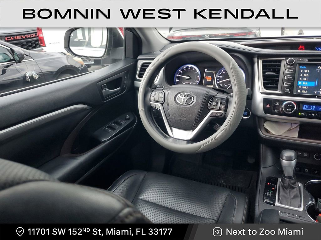 Used 2017 Toyota Highlander Limited image 16