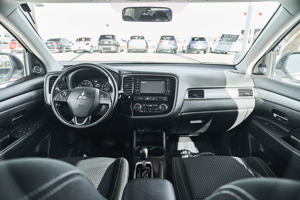 Used 2016 Mitsubishi Outlander SE AWD/4WD image 24