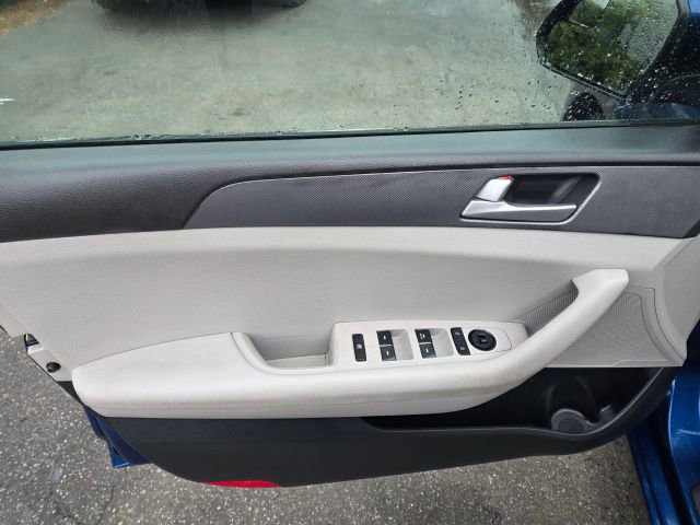 Used 2015 Hyundai Sonata SE FWD image 11