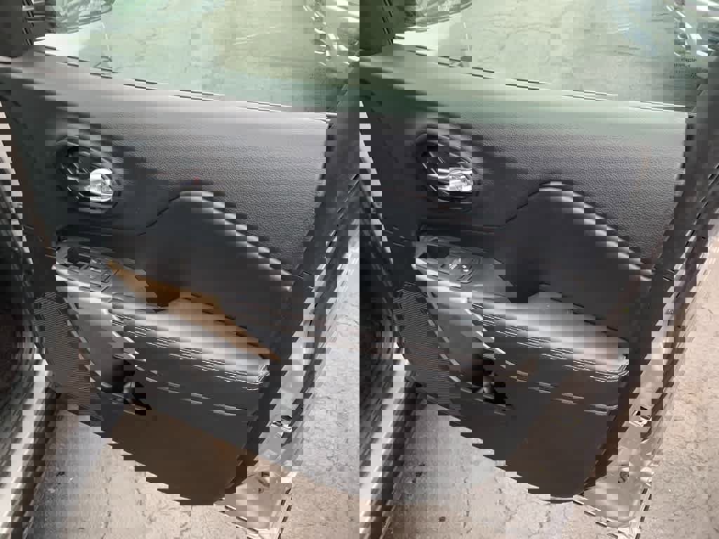 Used 2018 Jeep Cherokee Limited w/ High Altitude Package image 15