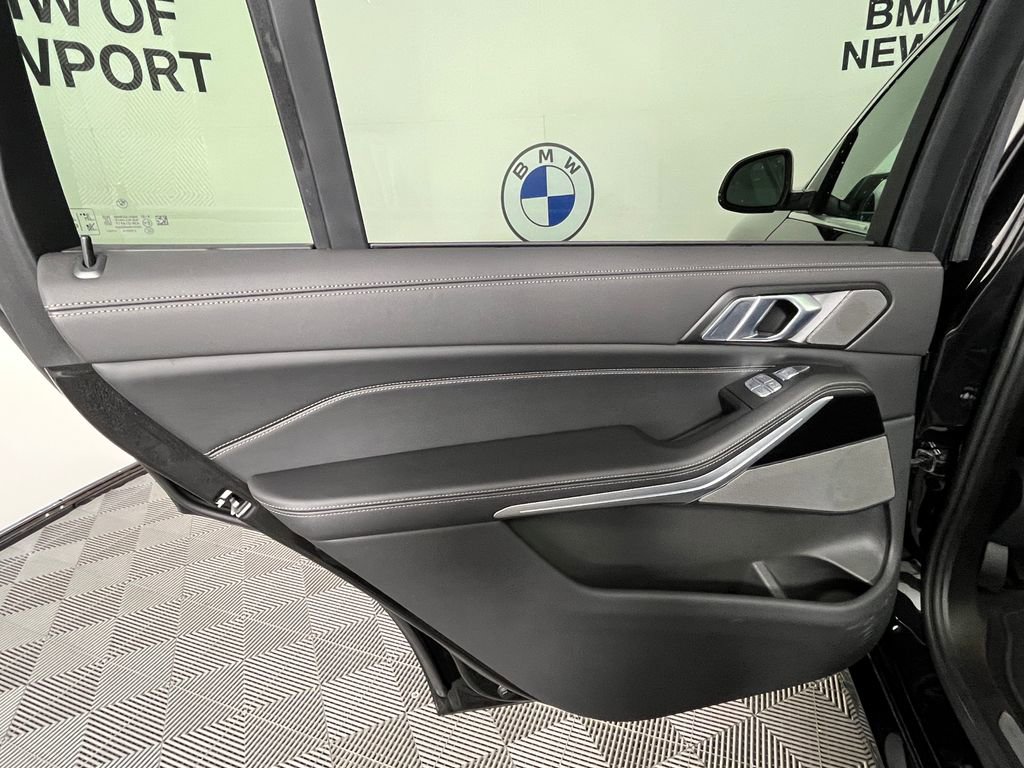 Used 2023 BMW X7 xDrive40i w/ Executive Package AWD/4WD image 25