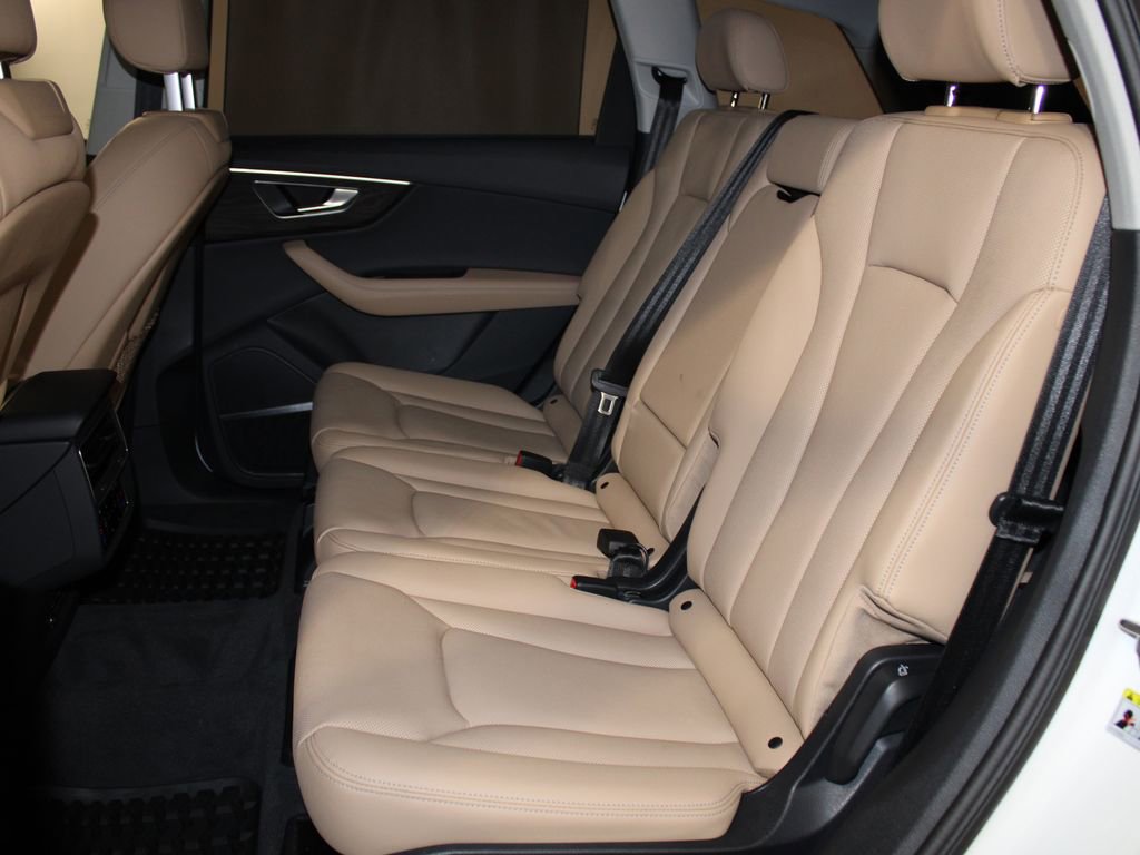 Certified 2025 Audi Q7 2.0T Premium Plus image 20