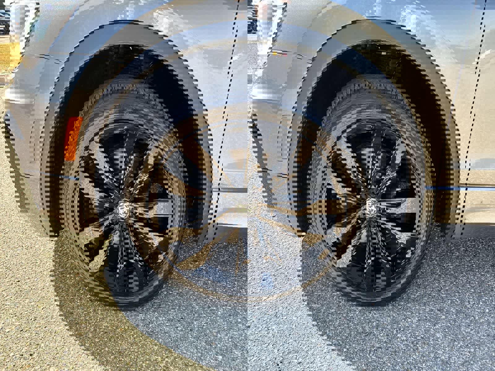 Used 2021 Volkswagen Tiguan SE R-Line w/ 2-Row Tiguan MDO Package image 14