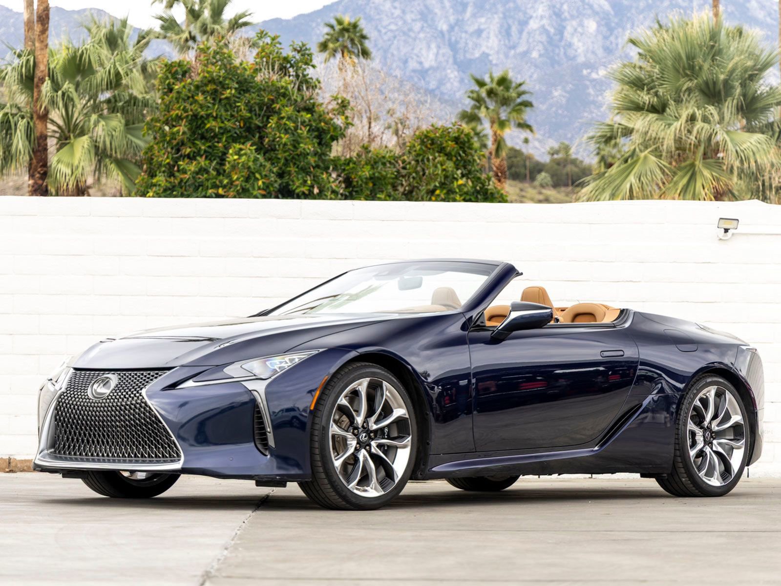 Used 2021 Lexus LC 500 Convertible image 1