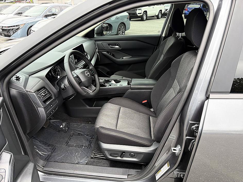 Certified 2026 Nissan Rogue SV FWD image 13