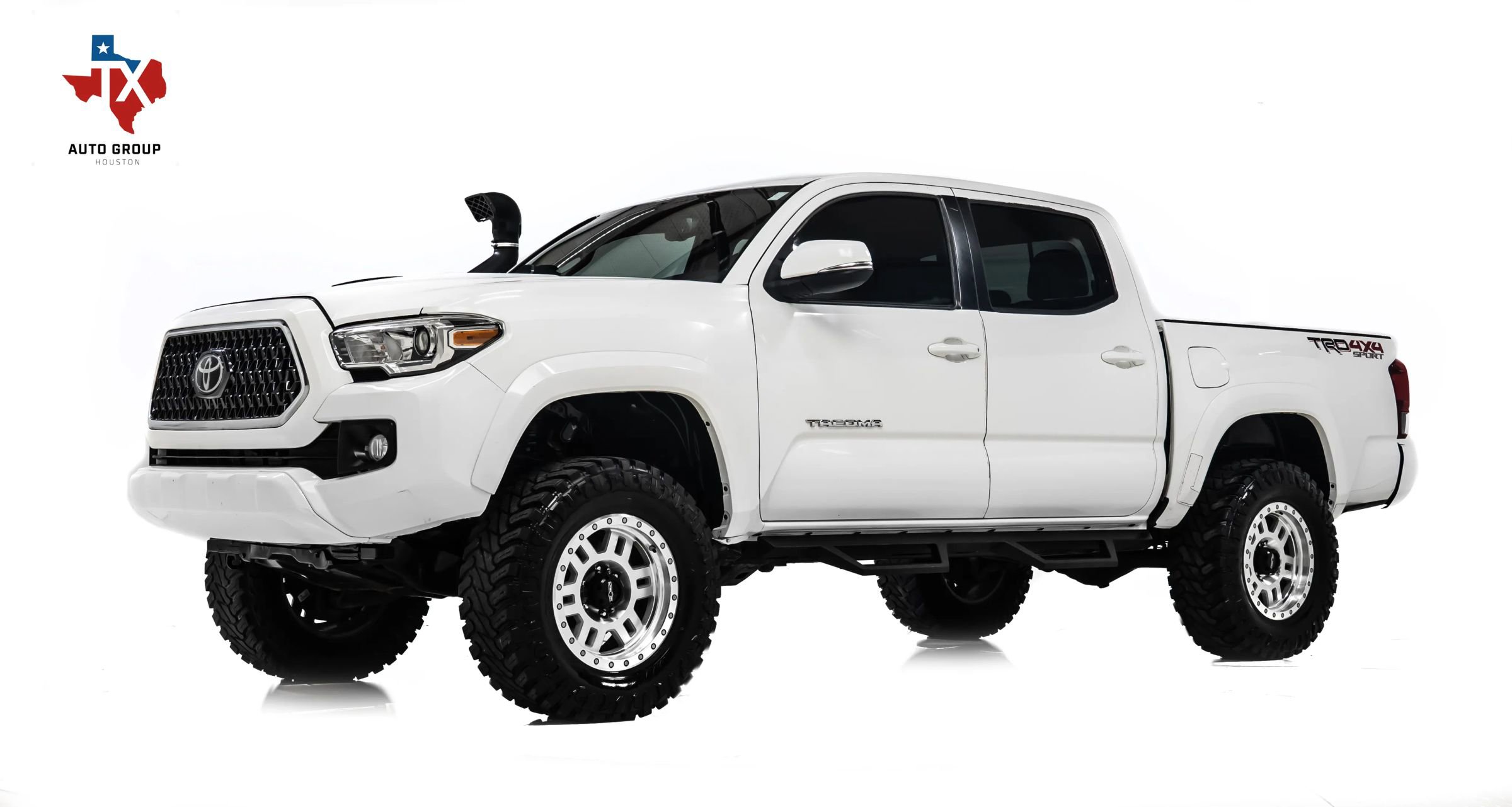 Used 2019 Toyota Tacoma TRD Sport image 3