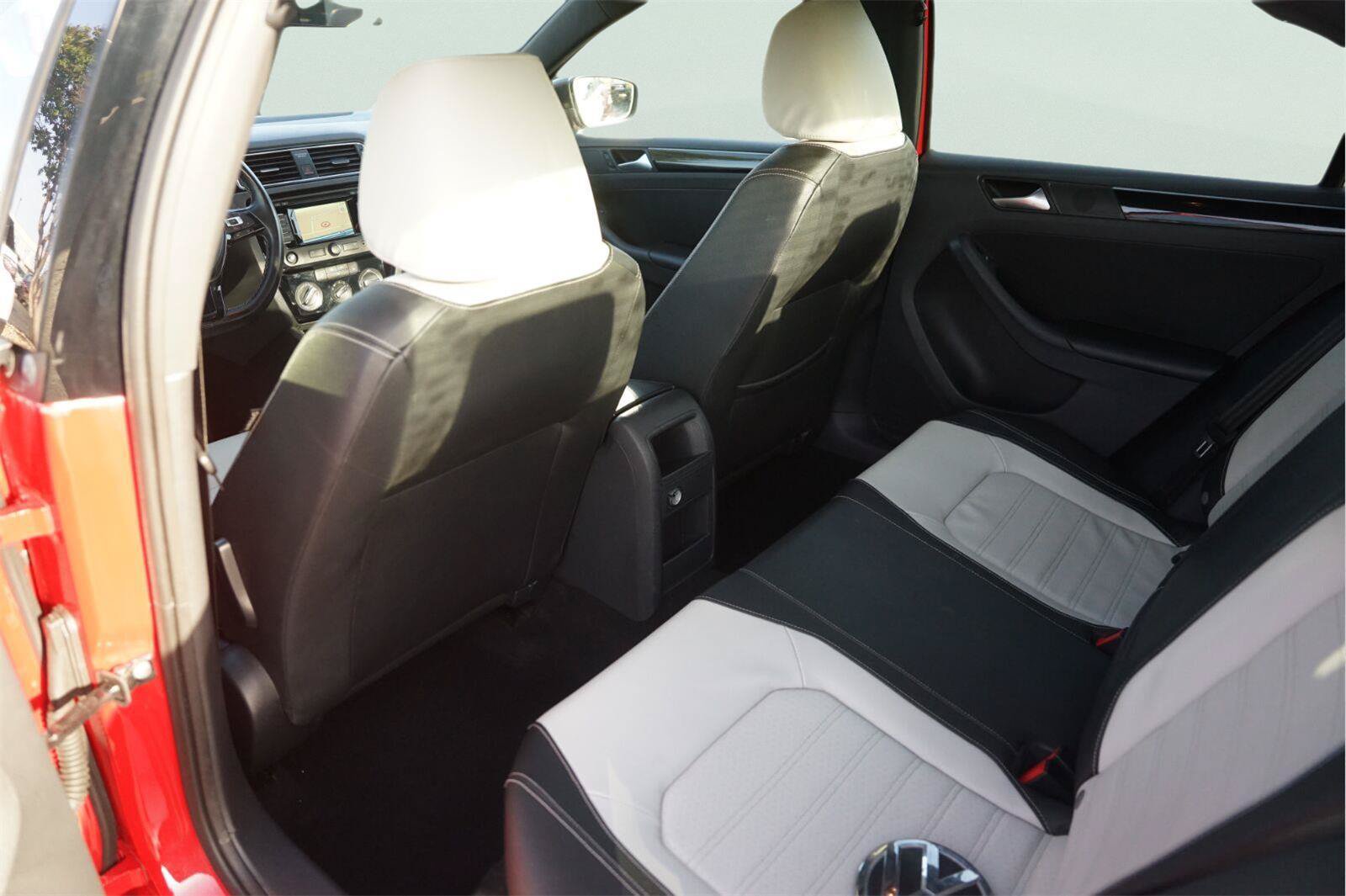 Used 2015 Volkswagen Jetta Sport FWD image 11