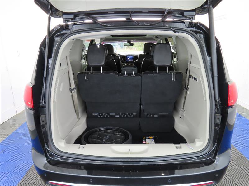 Used 2020 Chrysler Pacifica Limited FWD image 12