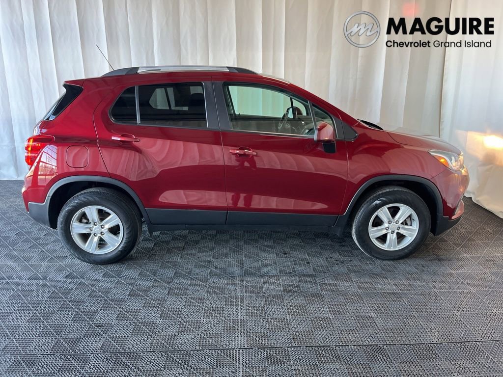 Used 2022 Chevrolet Trax LT w/ LT Convenience Package image 2