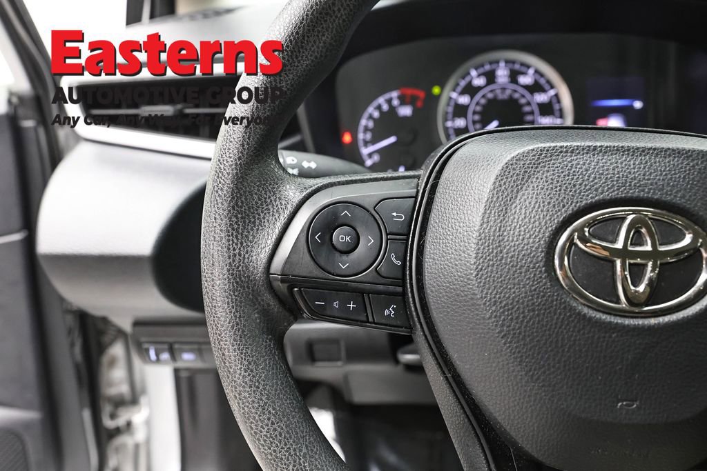 Used 2022 Toyota Corolla LE FWD image 15