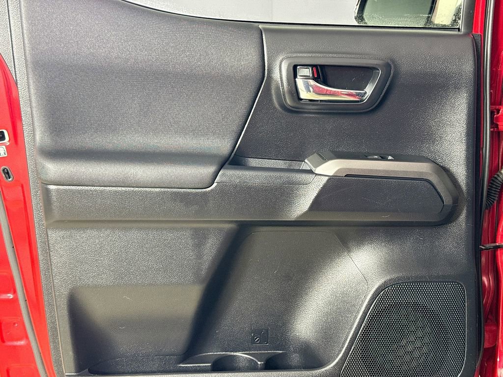 Certified 2018 Toyota Tacoma TRD Off-Road image 18