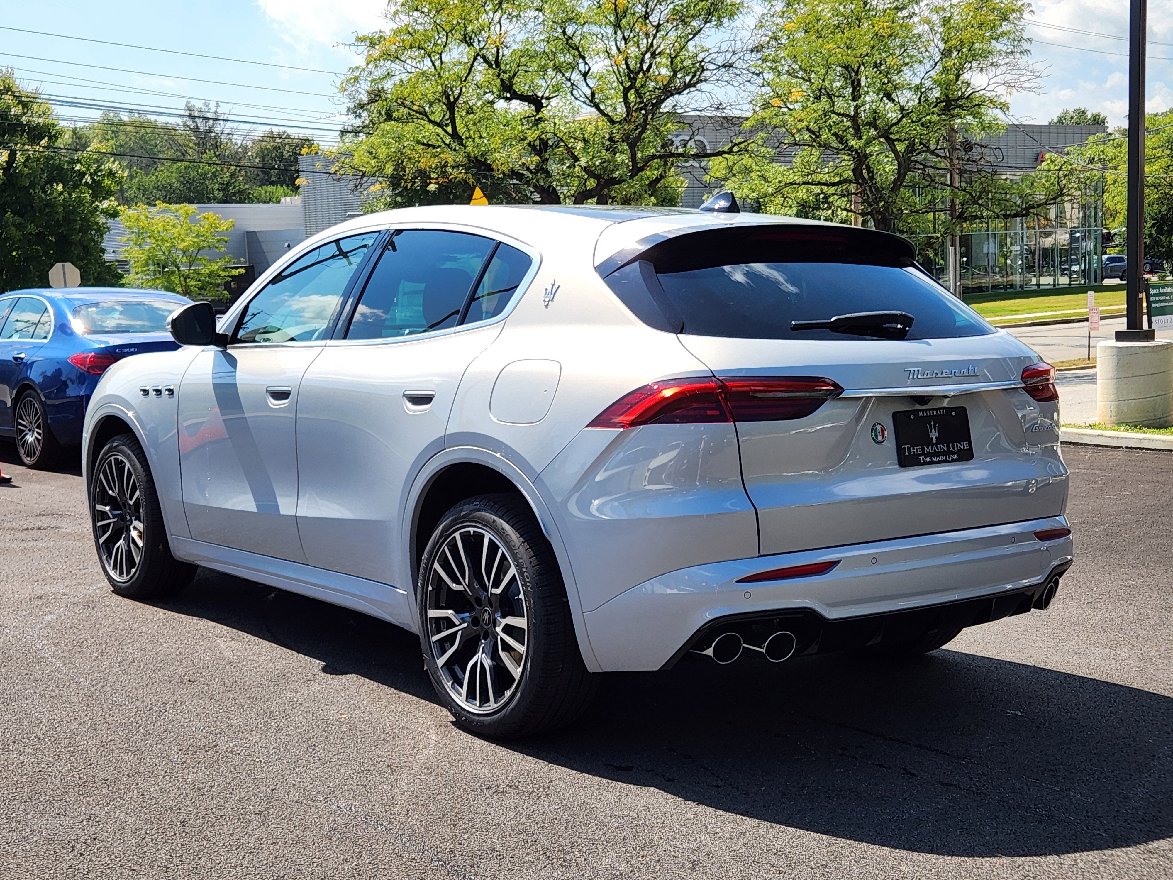 New 2025 Maserati Grecale GT image 3